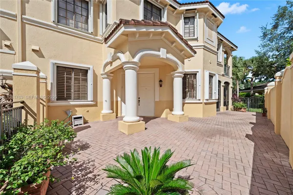 1634 PASSION VINE CIR 31-2