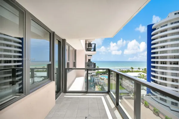 5225 COLLINS AVE 1015
