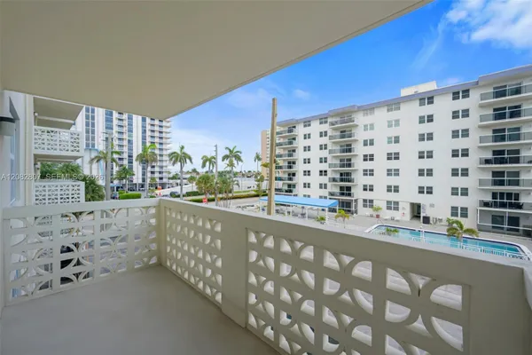 1901 S OCEAN DR 303