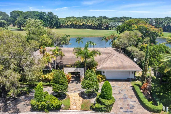 9448 NW 54TH DORAL CIR LN