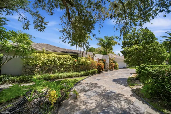 9448 NW 54TH DORAL CIR LN