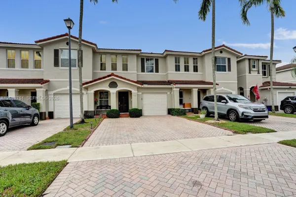 220 RIVERWALK CIR