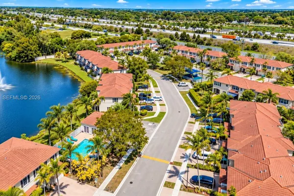 220 RIVERWALK CIR