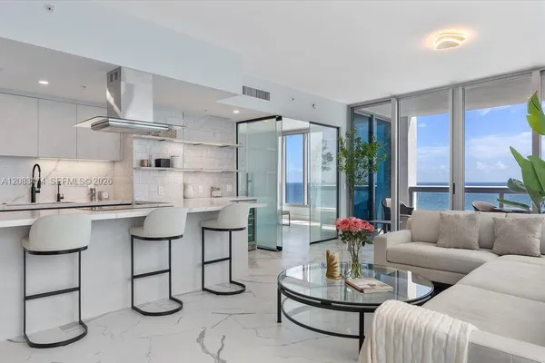 6899 COLLINS AVE 1008