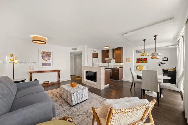 1688 W AVE 806