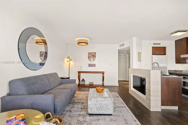 1688 W AVE 806