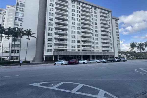 625 BILTMORE WAY 1103