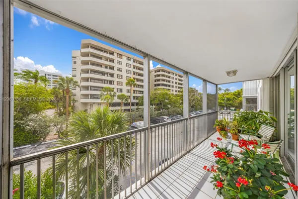 150 OCEAN LANE DR 2H