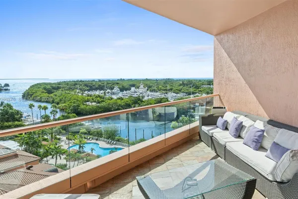 60 EDGEWATER DR 9D