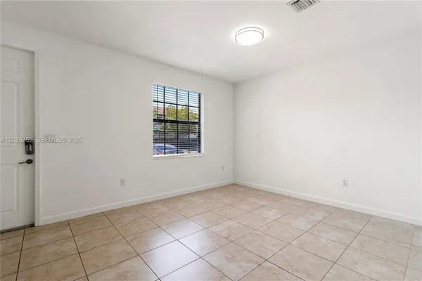 3217 SE 4TH ST 3217
