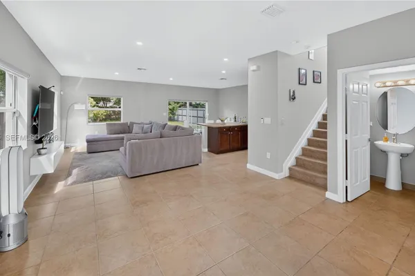 278 SE 31ST TER