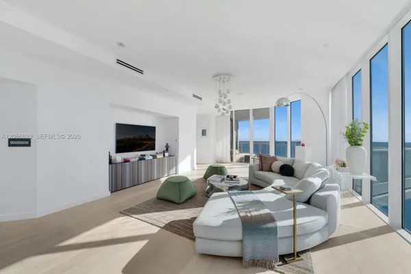 2020 N BAYSHORE DR 4302