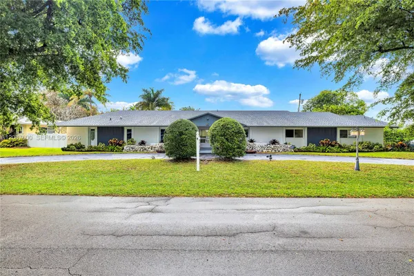 3211 CALLE LARGO DR