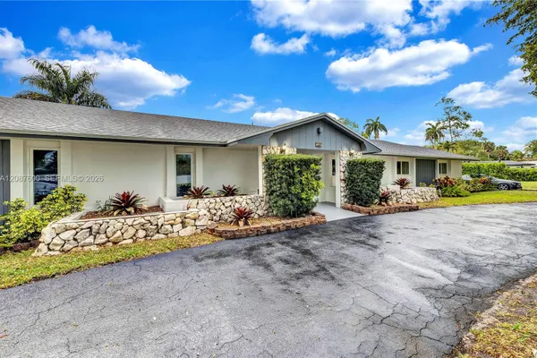 3211 CALLE LARGO DR