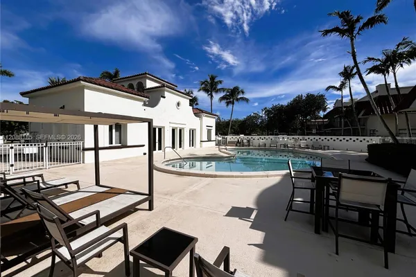 6703 N KENDALL DR 405