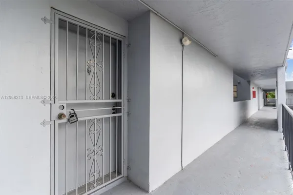 210 FONTAINEBLEAU BLVD 410