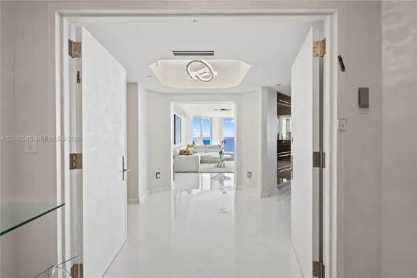 2711 S OCEAN DR 1902