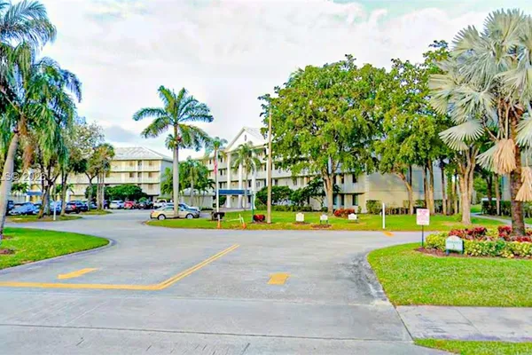 2621 VILLAGE BLVD 102