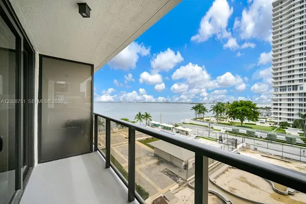 600 NE 36TH ST 508