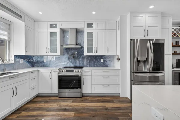 214 RIVERWALK CIR