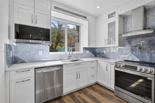 214 RIVERWALK CIR