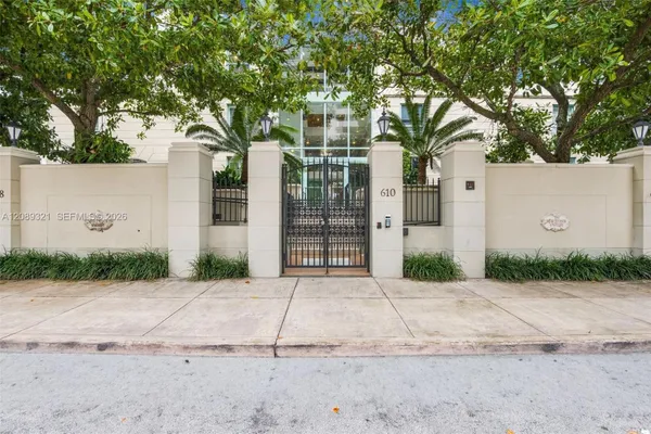 610 VALENCIA AVE 502