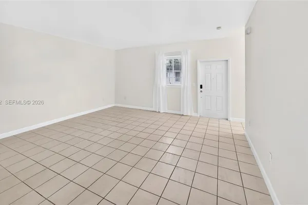 2741 NE 4TH ST 202