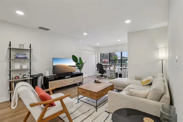 2926 S UNIVERSITY DR 6204