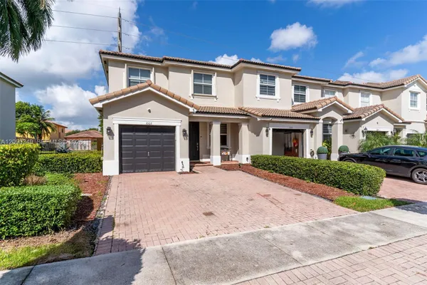 1002 NE 41ST PL