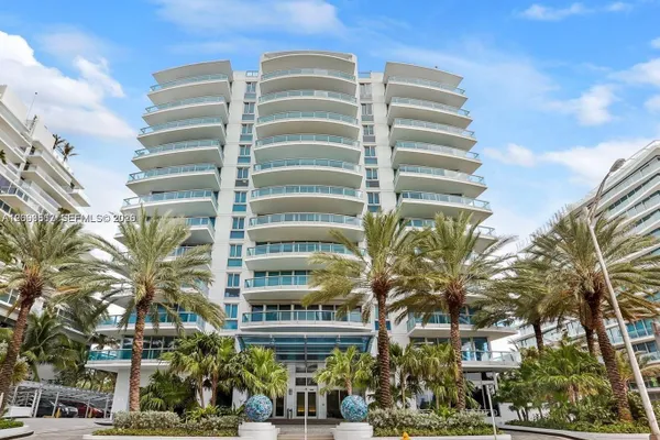 9401 COLLINS AVE 303