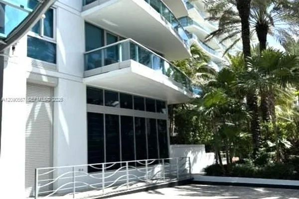 9401 COLLINS AVE 303