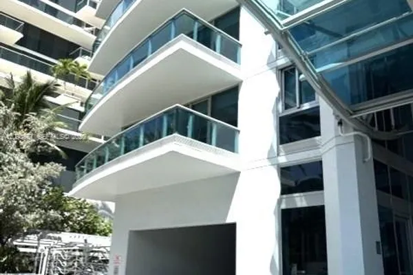 9401 COLLINS AVE 303