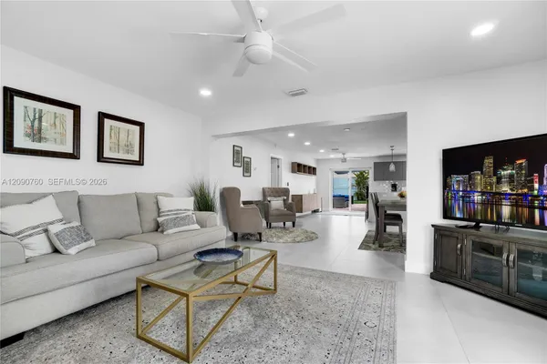 617 NW 30TH CT