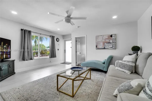 617 NW 30TH CT