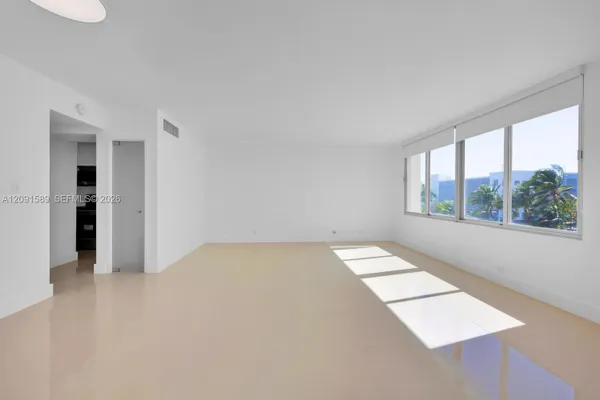 1000 W AVE 301