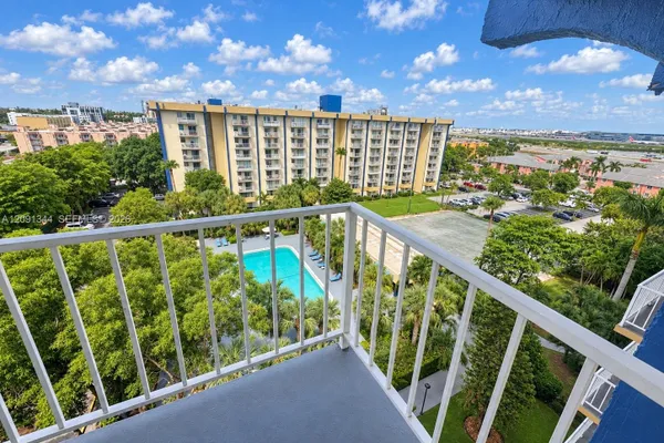 4550 NW 9TH ST 901E