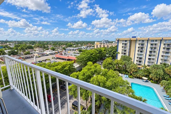 4550 NW 9TH ST 901E
