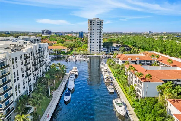 3200 PORT ROYALE DR 205