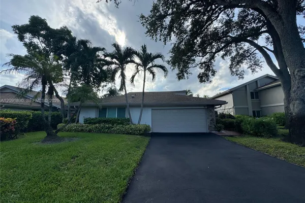 76 IVY RD