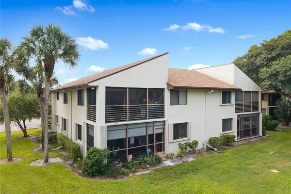 9351 SW 23RD ST 3304