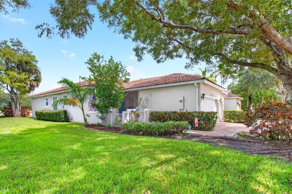 2501 E ARAGON BLVD 1