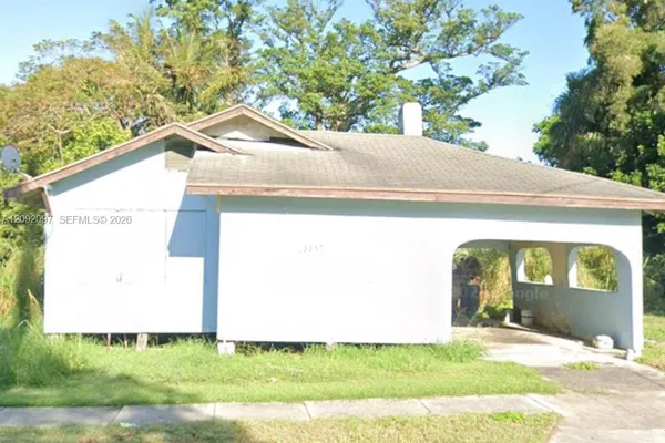 12255 LAKESHORE DR
