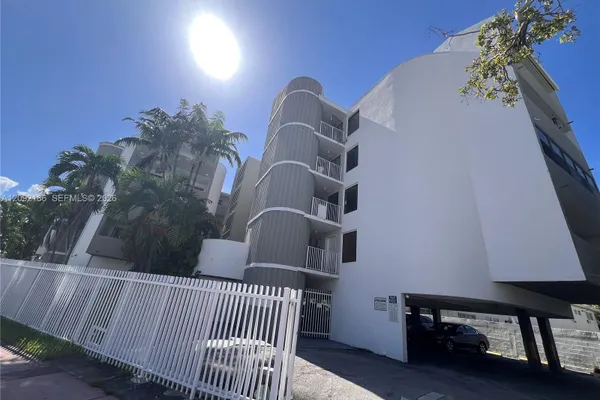 2000 BIARRITZ DR 407