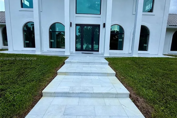 15100 S SAXON CIR