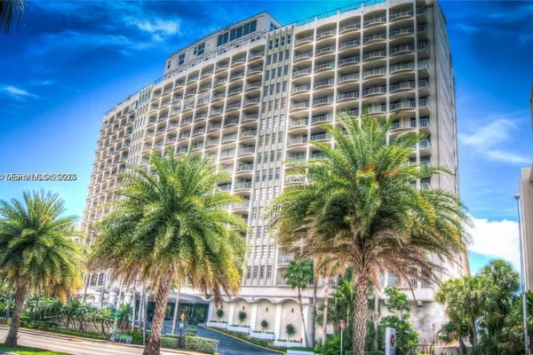 5401 COLLINS AVE 601