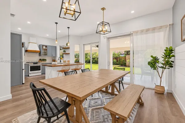 10600 NW 54TH ST