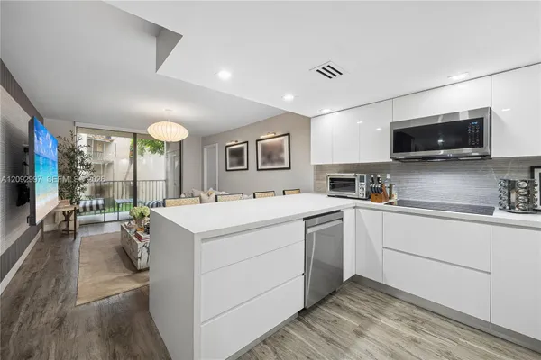14601 N KENDALL DR 206K