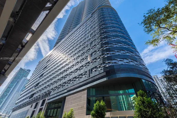 1000 BRICKELL PLZ 4104