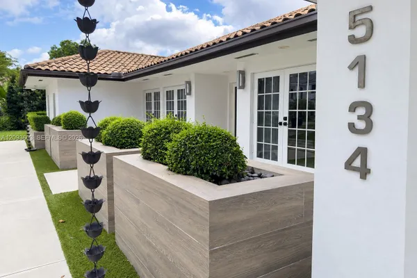 5134 NW 94TH DORAL PL
