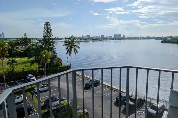 11930 N BAYSHORE DR 502